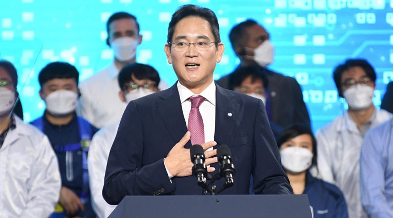 Corée du Sud : le patron de Samsung blanchi pour “aider l’économie”