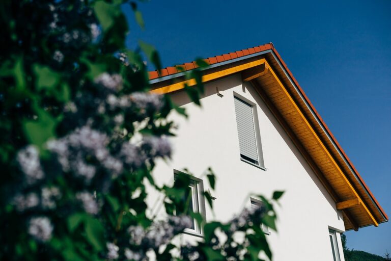 Ces départements où l&rsquo;assurance habitation flambe : des hausses de prix spectaculaires allant jusqu&rsquo;à 50 % au-dessus de la moyenne nationale effraient les habitants