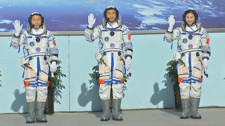Shenzhou-14 : première sortie extra-véhiculaire pour les taïkonautes