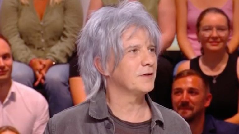 Indochine : Nicola Sirkis évoque la mort de frère, c&rsquo;est bouleversant !