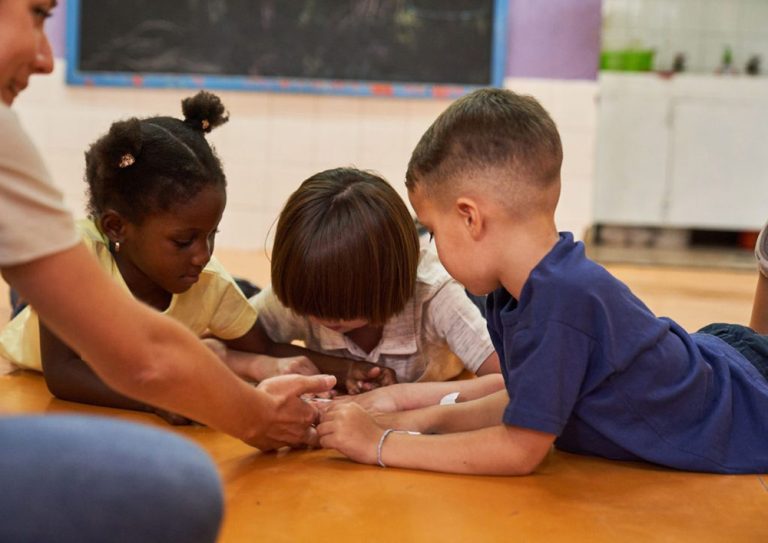 Tour d’horizon des pédagogies alternatives à l’éducation traditionnelle française