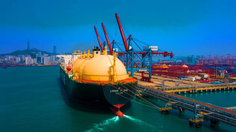 TotalEnergies pulvérise ses records : contrat colossal en Asie pour 300 milliards, qui en paiera le prix ?