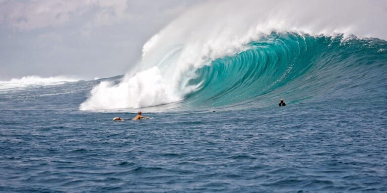 Voici la vague cachée en France qui terrifie les surfeurs et bouleverse toutes les prévisions météorologiques mondiales
